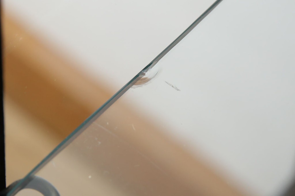 イギリスアンティーク　小振りサイズ!!エレガントな曲線を描く猫脚が優雅さを高めるガラスキャビネット　(R-084522)