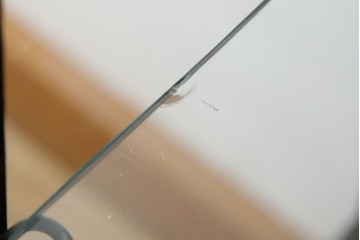 イギリスアンティーク　小振りサイズ!!エレガントな曲線を描く猫脚が優雅さを高めるガラスキャビネット　(R-084522)