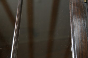 イギリスアンティーク　小振りサイズ!!エレガントな曲線を描く猫脚が優雅さを高めるガラスキャビネット　(R-084522)