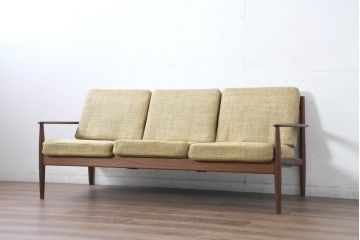 デンマークビンテージ　France&Son(フランス&サン)　Grete Jalk(グレーテ・ヤルク)デザイン　Model.118　チーク材　3人掛けソファ　(R-084523)