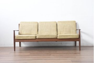 デンマークビンテージ　France&Son(フランス&サン)　Grete Jalk(グレーテ・ヤルク)デザイン　Model.118　チーク材　3人掛けソファ　(R-084523)