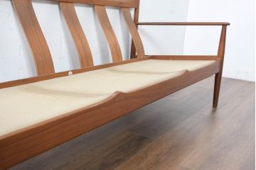 デンマークビンテージ　France&Son(フランス&サン)　Grete Jalk(グレーテ・ヤルク)デザイン　Model.118　チーク材　3人掛けソファ　(R-084523)