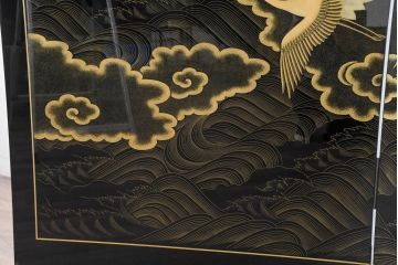 中古　超美品!!　輪島塗り　名工 川端光峰作　金蒔絵で羽の一本一本まで表現された美しい鶴に目を惹かれる折り畳み可能な大型の衝立(つい立て、衝い立て、パーティション、間仕切り)(定価約400万円)(R-084525)