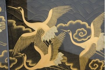 中古　超美品!!　輪島塗り　名工 川端光峰作　金蒔絵で羽の一本一本まで表現された美しい鶴に目を惹かれる折り畳み可能な大型の衝立(つい立て、衝い立て、パーティション、間仕切り)(定価約400万円)(R-084525)