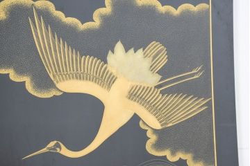 中古　超美品!!　輪島塗り　名工 川端光峰作　金蒔絵で羽の一本一本まで表現された美しい鶴に目を惹かれる折り畳み可能な大型の衝立(つい立て、衝い立て、パーティション、間仕切り)(定価約400万円)(R-084525)