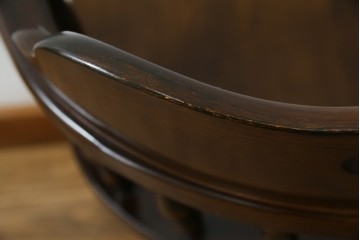 中古　飛騨産業　キツツキ　穂高シリーズ　木のぬくもりを感じるアームチェア　定価約8万5千円　(R-084526)