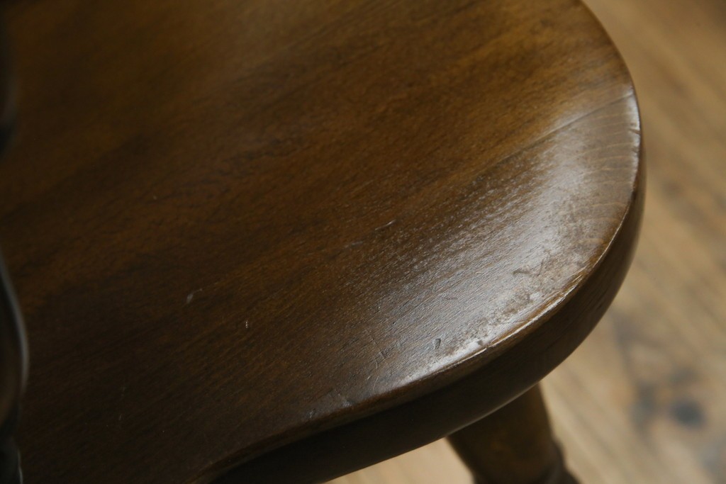 中古　飛騨産業　キツツキ　穂高シリーズ　木のぬくもりを感じるアームチェア　定価約8万5千円　(R-084526)