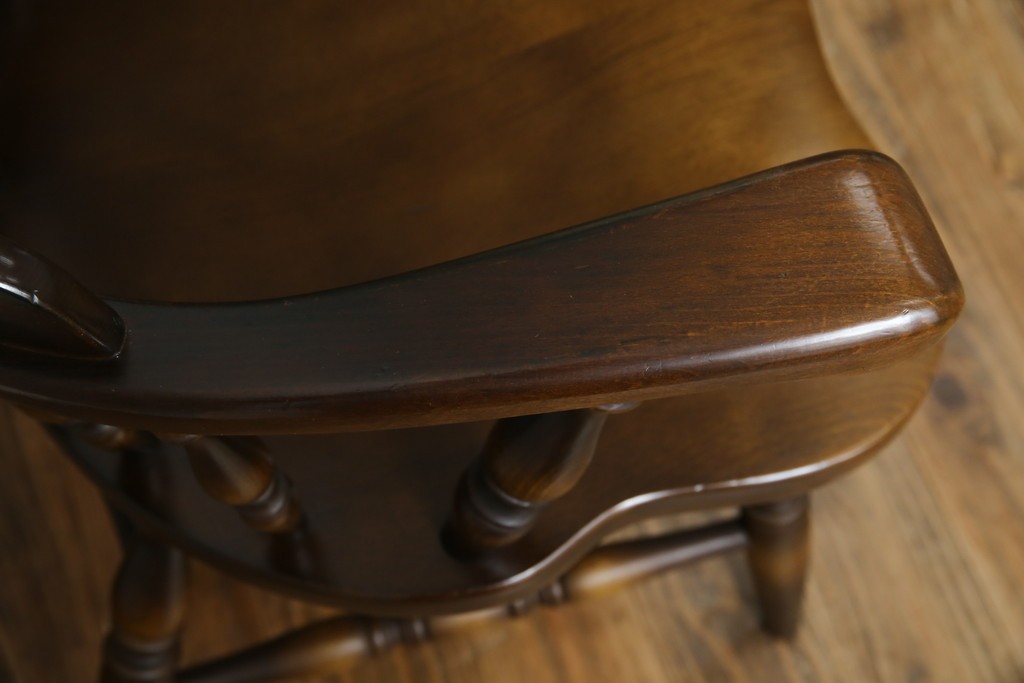 中古　飛騨産業　キツツキ　穂高シリーズ　木のぬくもりを感じるアームチェア　定価約8万5千円　(R-084526)