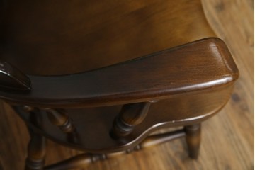 中古　飛騨産業　キツツキ　穂高シリーズ　木のぬくもりを感じるアームチェア　定価約8万5千円　(R-084526)