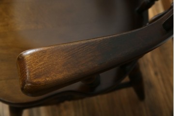 中古　飛騨産業　キツツキ　穂高シリーズ　木のぬくもりを感じるアームチェア　定価約8万5千円　(R-084526)