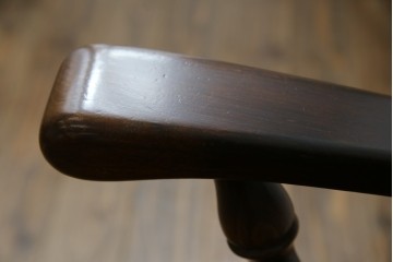 中古　飛騨産業　キツツキ　穂高シリーズ　木のぬくもりを感じるアームチェア　定価約8万5千円　(R-084526)