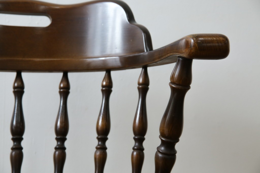 中古　飛騨産業　キツツキ　穂高シリーズ　木のぬくもりを感じるアームチェア　定価約8万5千円　(R-084526)