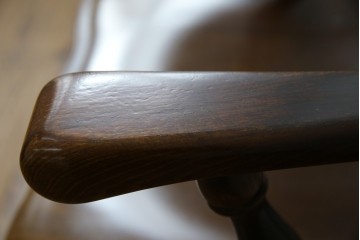 中古　飛騨産業　キツツキ　穂高シリーズ　木のぬくもりを感じるアームチェア　定価約8万5千円　(R-084526)