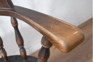 中古　飛騨産業　キツツキ　穂高シリーズ　木のぬくもりを感じるアームチェア(キャプテンチェア、ダイニングチェア、板座チェア、イス、椅子)(定価約8万5千円)(R-084526)