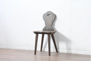 中古　横浜クラシック家具　ノックオンウッド(knockonwood)　Hand Made　コロニアルシリーズ　背板のデザインが目を惹くチェア(ダイニングチェア、板座チェア)(定価約5万円)(R-084527)