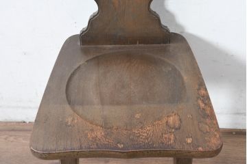 中古　横浜クラシック家具　ノックオンウッド(knockonwood)　Hand Made　コロニアルシリーズ　背板のデザインが目を惹くチェア(ダイニングチェア、板座チェア)(定価約5万円)(R-084527)