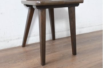 中古　横浜クラシック家具　ノックオンウッド(knockonwood)　Hand Made　コロニアルシリーズ　背板のデザインが目を惹くチェア(ダイニングチェア、板座チェア)(定価約5万円)(R-084527)