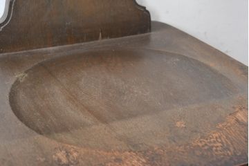 中古　横浜クラシック家具　ノックオンウッド(knockonwood)　Hand Made　コロニアルシリーズ　背板のデザインが目を惹くチェア(ダイニングチェア、板座チェア)(定価約5万円)(R-084527)