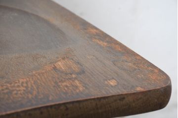 中古　横浜クラシック家具　ノックオンウッド(knockonwood)　Hand Made　コロニアルシリーズ　背板のデザインが目を惹くチェア(ダイニングチェア、板座チェア)(定価約5万円)(R-084527)