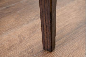 中古　横浜クラシック家具　ノックオンウッド(knockonwood)　Hand Made　コロニアルシリーズ　背板のデザインが目を惹くチェア(ダイニングチェア、板座チェア)(定価約5万円)(R-084527)