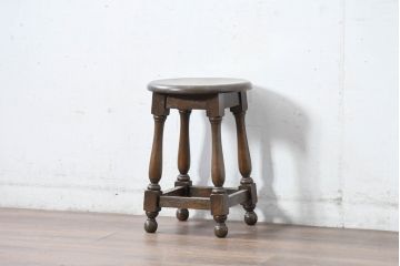 中古　横浜クラシック家具　ノックオンウッド(knockonwood)　Hand Made　重厚感のあるスツール(板座チェア)(R-084528)