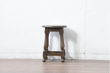 中古　横浜クラシック家具　ノックオンウッド(knockonwood)　Hand Made　重厚感のあるスツール(板座チェア)(R-084528)