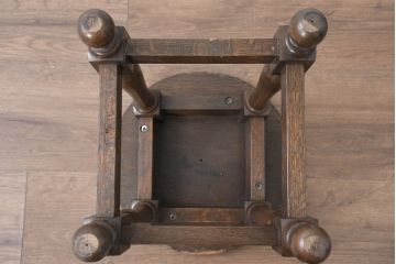 中古　横浜クラシック家具　ノックオンウッド(knockonwood)　Hand Made　重厚感のあるスツール(板座チェア)(R-084528)