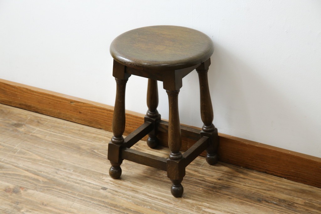 中古　横浜クラシック家具　ノックオンウッド(knockonwood)　Hand Made　重厚感のあるスツール　(R-084528)