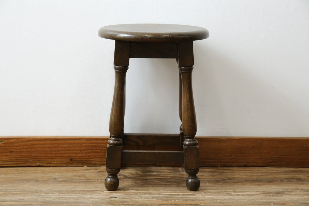 中古　横浜クラシック家具　ノックオンウッド(knockonwood)　Hand Made　重厚感のあるスツール　(R-084528)