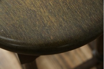 中古　横浜クラシック家具　ノックオンウッド(knockonwood)　Hand Made　重厚感のあるスツール　(R-084528)