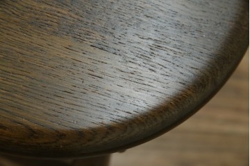 中古　横浜クラシック家具　ノックオンウッド(knockonwood)　Hand Made　重厚感のあるスツール　(R-084528)