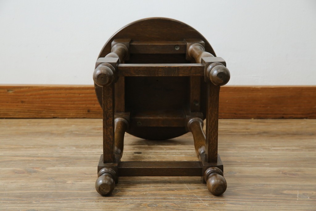 中古　横浜クラシック家具　ノックオンウッド(knockonwood)　Hand Made　重厚感のあるスツール　(R-084528)