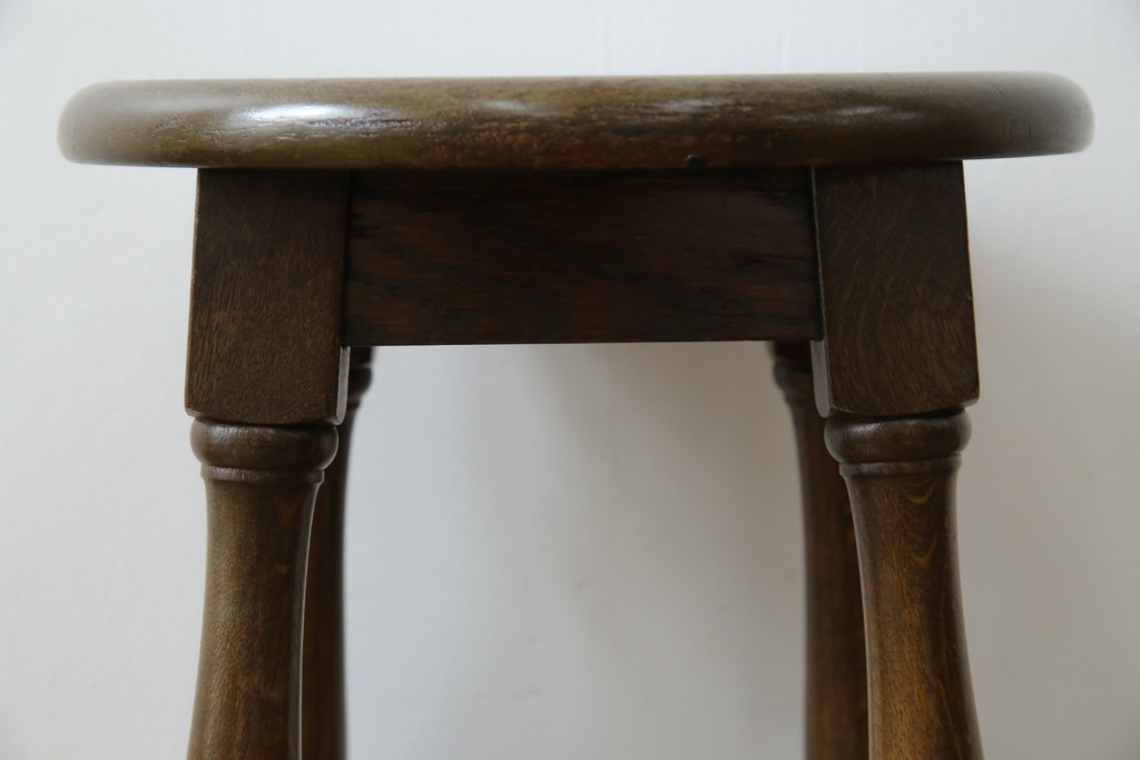 中古　横浜クラシック家具　ノックオンウッド(knockonwood)　Hand Made　重厚感のあるスツール　(R-084528)
