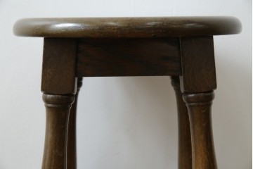 中古　横浜クラシック家具　ノックオンウッド(knockonwood)　Hand Made　重厚感のあるスツール　(R-084528)