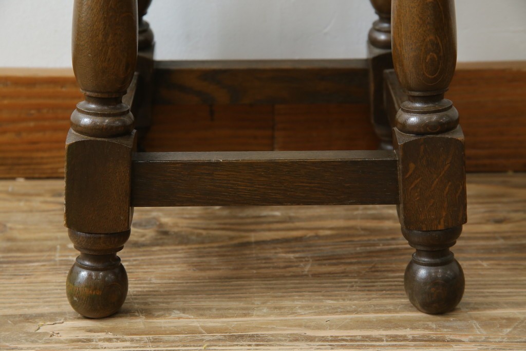 中古　横浜クラシック家具　ノックオンウッド(knockonwood)　Hand Made　重厚感のあるスツール　(R-084528)