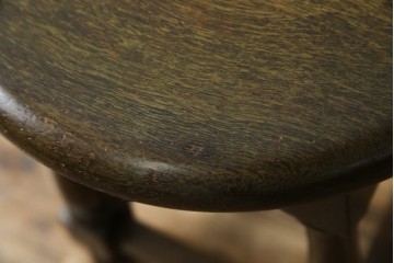 中古　横浜クラシック家具　ノックオンウッド(knockonwood)　Hand Made　重厚感のあるスツール　(R-084528)