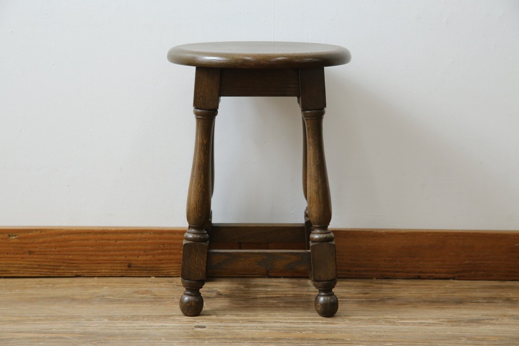 中古　横浜クラシック家具　ノックオンウッド(knockonwood)　Hand Made　重厚感のあるスツール　(R-084528)