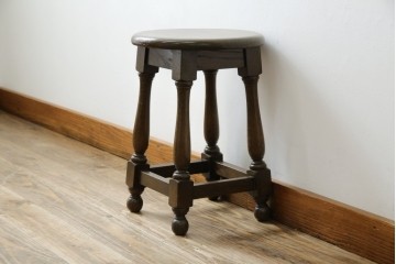 中古　横浜クラシック家具　ノックオンウッド(knockonwood)　Hand Made　重厚感のあるスツール　(R-084528)