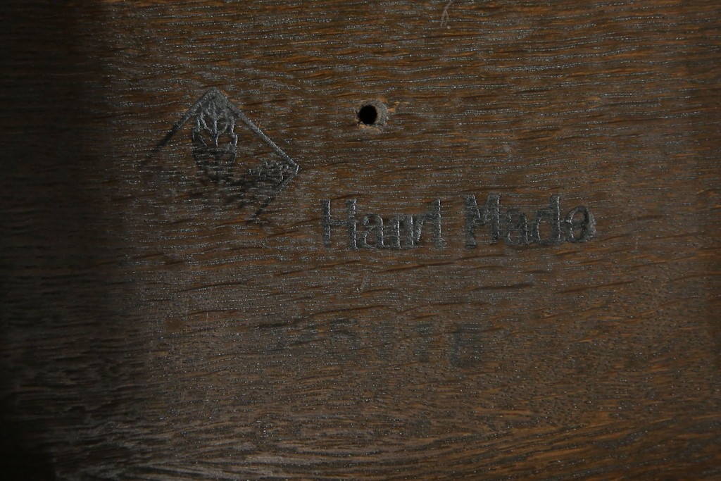 中古　横浜クラシック家具　ノックオンウッド(knockonwood)　Hand Made　重厚感のあるスツール　(R-084528)