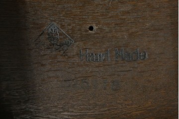 中古　横浜クラシック家具　ノックオンウッド(knockonwood)　Hand Made　重厚感のあるスツール　(R-084528)