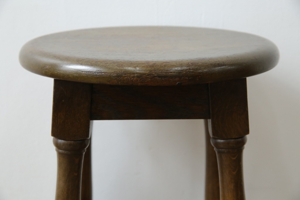 中古　横浜クラシック家具　ノックオンウッド(knockonwood)　Hand Made　重厚感のあるスツール　(R-084528)