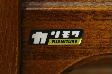 和製ビンテージ　希少な廃番品　オールドカリモク　カリモク家具(karimoku)　COLONIAL(コロニアル)シリーズ　籐(ラタン)編みの棚板がおしゃれな花台　(R-084530)