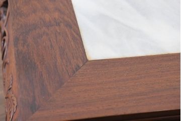 中古　上手物!!　花梨(カリン)材　龍透かし　大理石と天板彫刻が見事な花台　(R-084531)