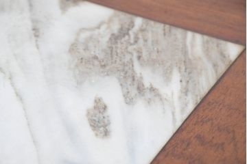 中古　上手物!!　花梨(カリン)材　龍透かし　大理石と天板彫刻が見事な花台　(R-084531)