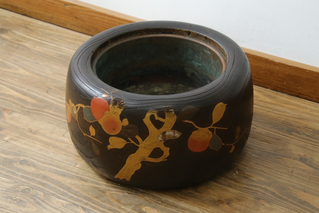 アンティーク雑貨　昭和初期　桐材　蒔絵・螺鈿　柿の図柄が目を引く刳り貫き火鉢　(R-084533)