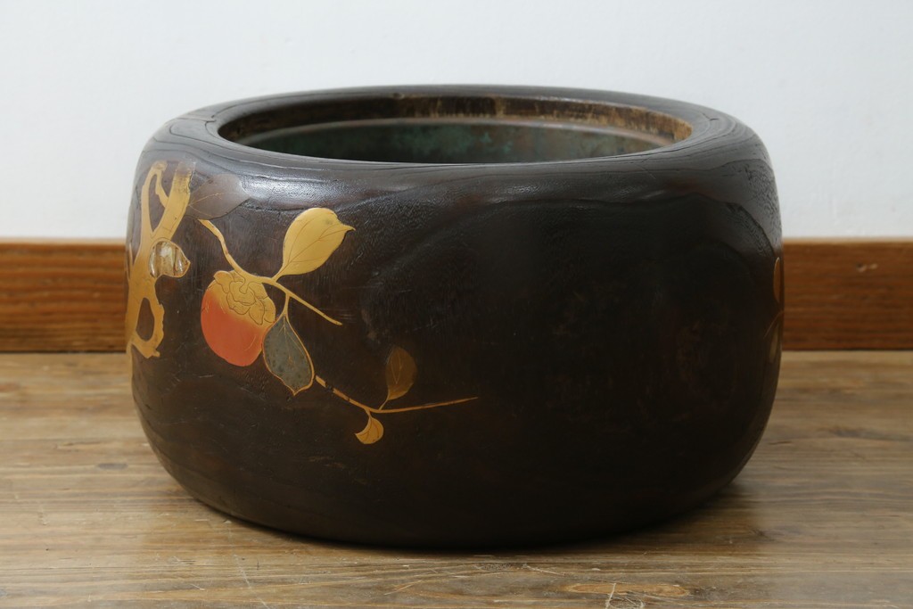 アンティーク雑貨　昭和初期　桐材　蒔絵・螺鈿　柿の図柄が目を引く刳り貫き火鉢　(R-084533)