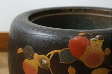 アンティーク雑貨　昭和初期　桐材　蒔絵・螺鈿　柿の図柄が目を引く刳り貫き火鉢　(R-084533)