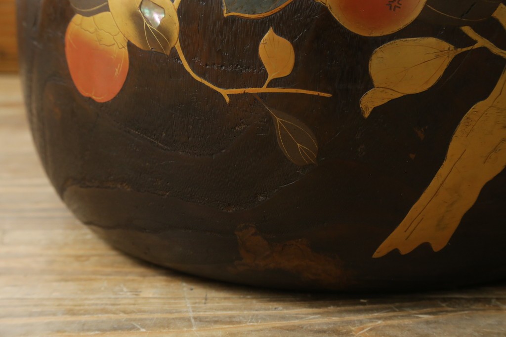 アンティーク雑貨　昭和初期　桐材　蒔絵・螺鈿　柿の図柄が目を引く刳り貫き火鉢　(R-084533)