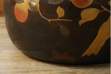 アンティーク雑貨　昭和初期　桐材　蒔絵・螺鈿　柿の図柄が目を引く刳り貫き火鉢　(R-084533)