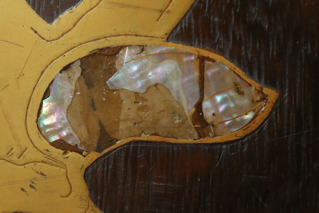 アンティーク雑貨　昭和初期　桐材　蒔絵・螺鈿　柿の図柄が目を引く刳り貫き火鉢　(R-084533)